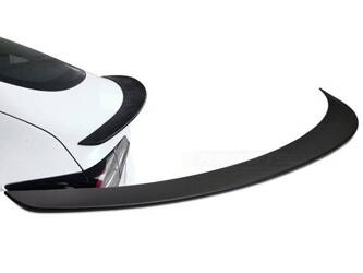 Spojler kufra v štýle J pasuje na Teslu 3 17-