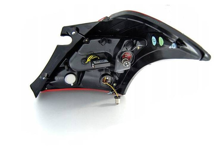 Suzuki Swift IV 10- Červené dymové svetlá