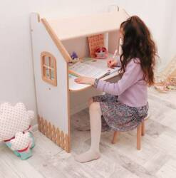 Béžový károvaný písací stôl-bazár