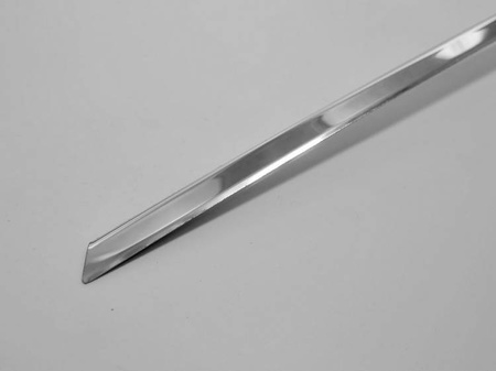 Lišta dverí batožinového priestoru nad plechmi Škoda Octavia 3 SEDAN