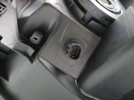 Pravé predné svetlo pre Mitsubishi Pajero 10-15