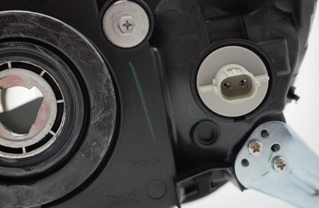 Pravé predné svetlo pre Mitsubishi Pajero 10-15