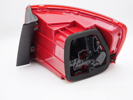 Difúzor ľavého zadného svetla TYC pre VW Jetta 6 11-14