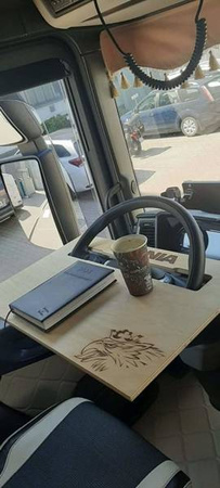 Volantový stolík Mercedes Sprinter Iveco Daily drevený