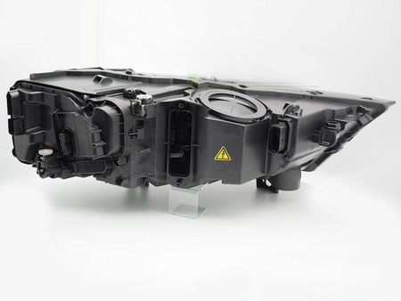 Ľavý xenónový svetlomet TYC pre Audi Q7 15-19