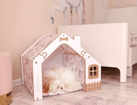 Drevená búdka pre psa s pelechom a miskami, ružové kvety